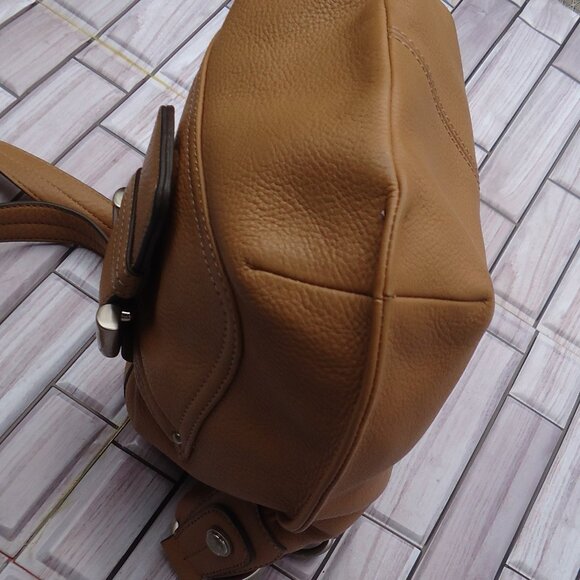 B. Makowsky designer pebble leather crossbody bag/ purse. - Picture 9 of 16